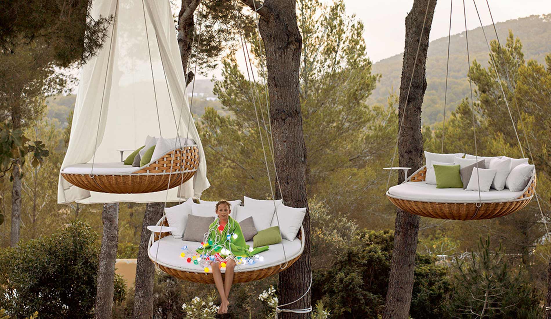 Dedon Swingrest Hanging Lounger Mood 03