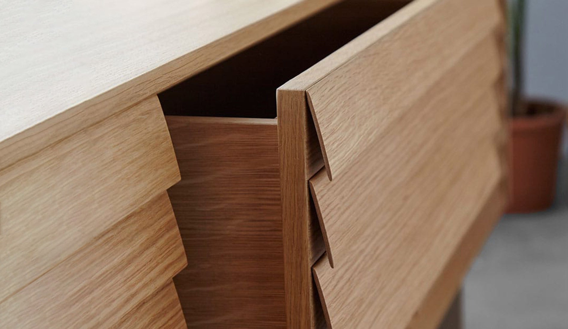 Punt Sussex SSX401 Sideboard Detail 03